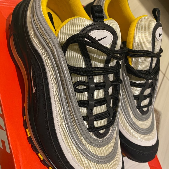 Nike Air Max 97s 
Size : 7Y
160$   OG box 
10/10 - Picture 3 of 6